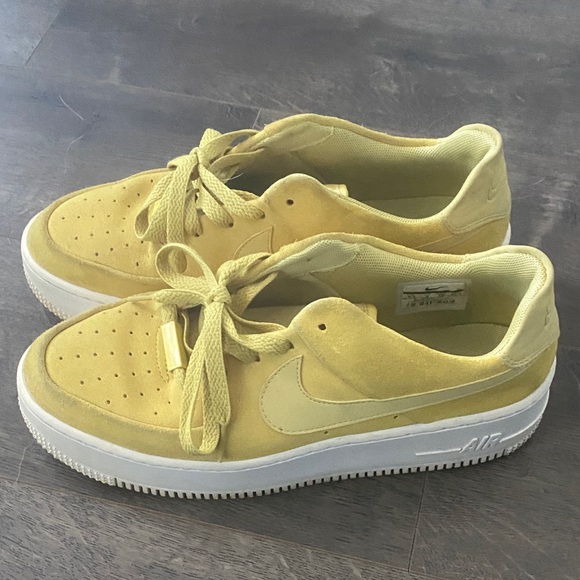 Nike Air Force 1 Low Yellow Sneakers - Picture 4 of 9
